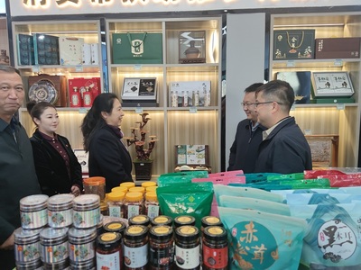 融合共享 助力消費(fèi)幫扶提檔升級(jí) 康樂(lè)縣漳縣農(nóng)副產(chǎn)品展銷中心盛裝開(kāi)業(yè)