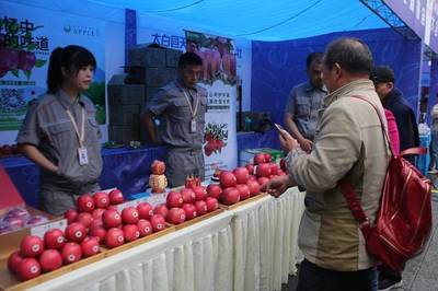 陜西寶雞名優(yōu)農(nóng)產(chǎn)品重慶展銷(xiāo) 兩地企業(yè)簽訂多項(xiàng)農(nóng)產(chǎn)品購(gòu)銷(xiāo)協(xié)議